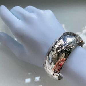 Vintage 925 Sterling Silver Etched Floral Hinge Bangle Bracelet Estate Piece